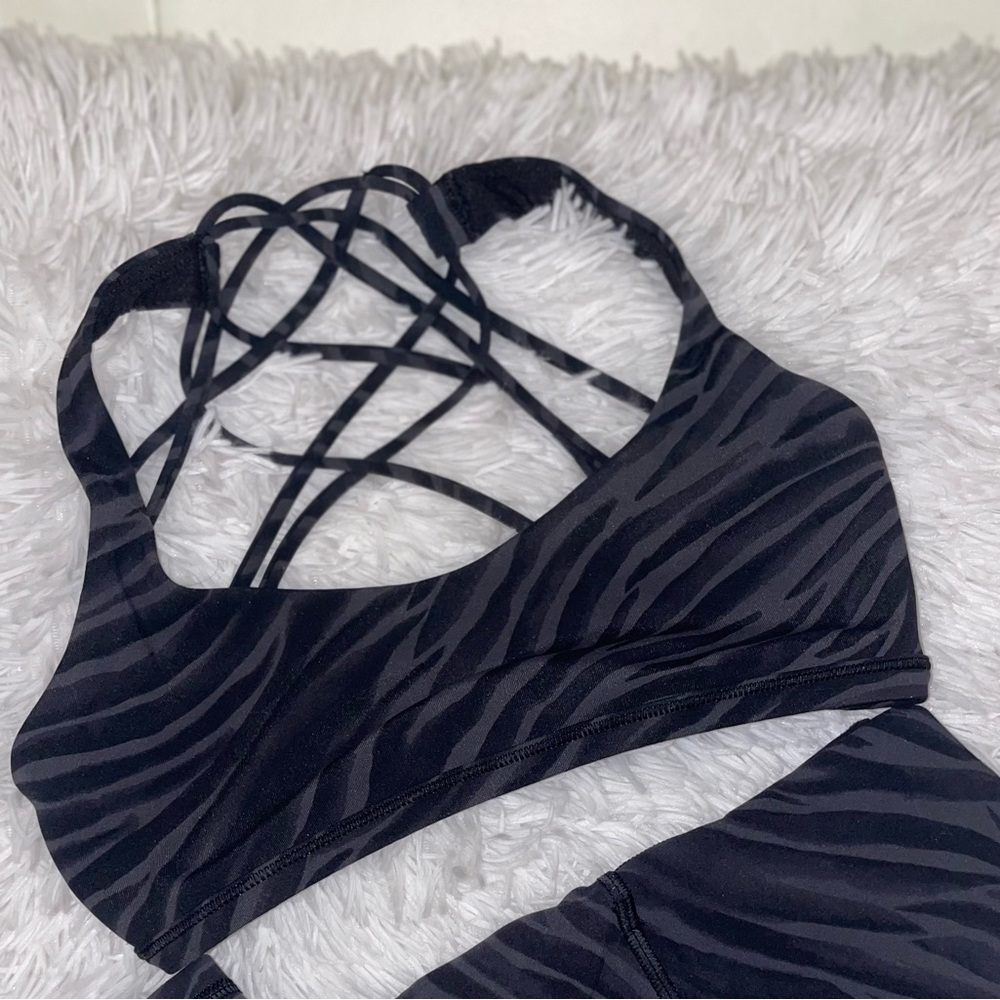lululemon free to be wild bra size 4 zebra print